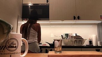 Drama De Cocina: Morena Amateur Recibe Una Buena Follada Anal