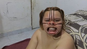Esclava Adolescente Gordita Recibe Una Corrida Facial Después De La Bondage Bdsm