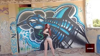 Las Pequeñas Tetas De Una Adolescente Amateur Están En Exhibición