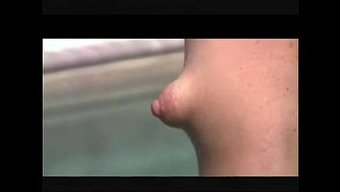 Grandes Tetas Con Pezones Erectos En La Webcam - Sexycamz.Net