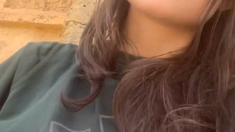 Lesbianas Colombianas De Tetas Pequeñas Se Ponen Traviesas Y Se Masturban En Público