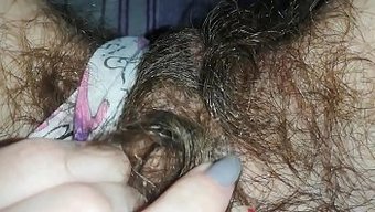 Adolescente Amateur Con Un Gran Clítoris Y Coño Es Follada En Primer Plano