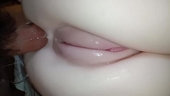 Disfruta De La Sensación De Insertar El Culo De Mi Amante En Mi Boca