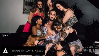 Ember Snow Y Madi Collins Dominan Su Sesión De Terapia Con Actos Sexuales Salvajes