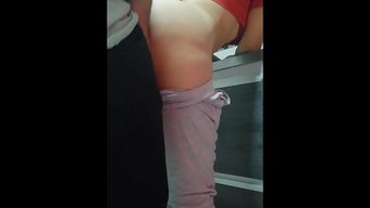 Abriéndome El Coño Para Una Rápida Creampie Amateur.