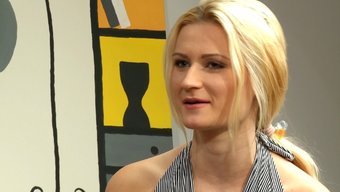 Una Chica Tímida De Un Pequeño Pueblo Tiene Su Primera Experiencia En El Sofá De Casting